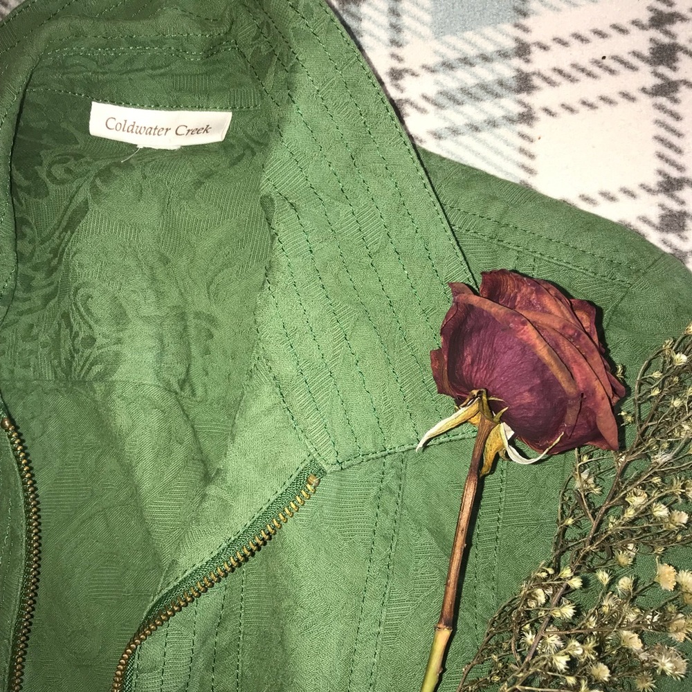Jacket 🍃 - Picture 2 of 6
